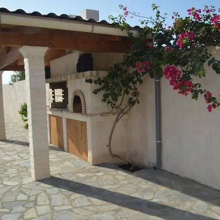 Issos House