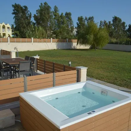 בית נופש Issos House *